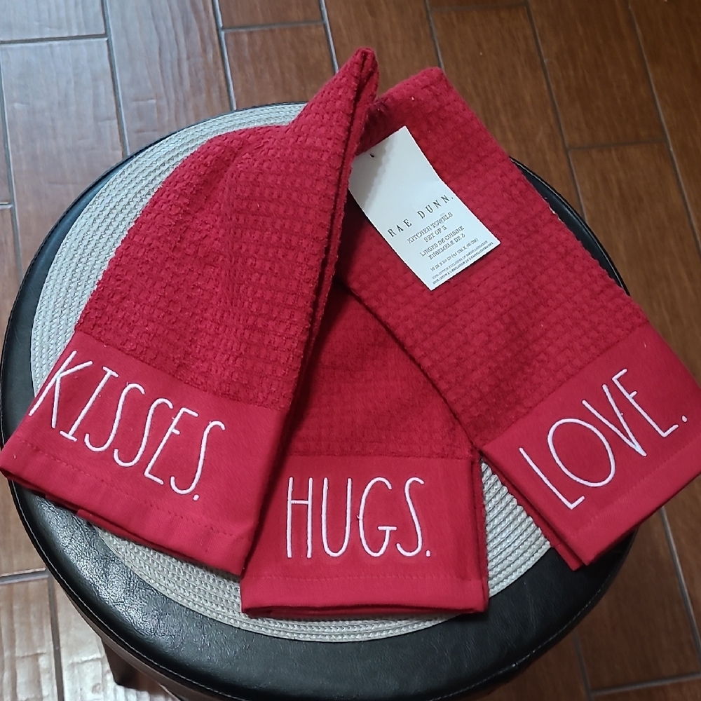 Rae Dunn Love Hugs & Kisses Kitchen Towels